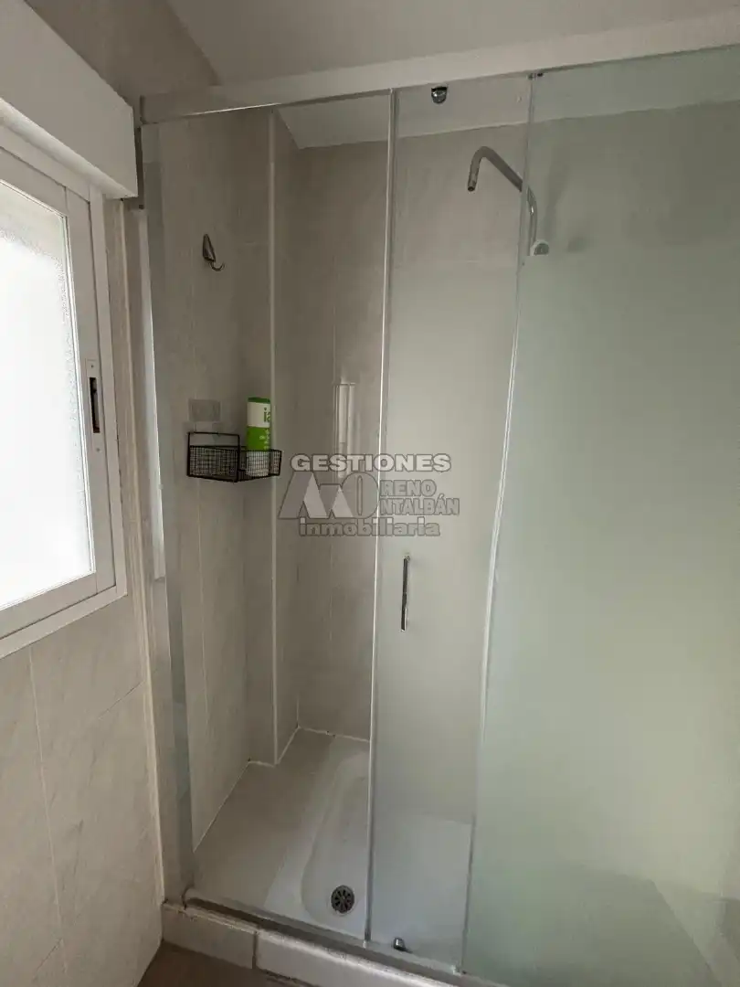 Baño de Piso de alquiler en Granada con Aire acondicionado, Calefacción y Amueblado