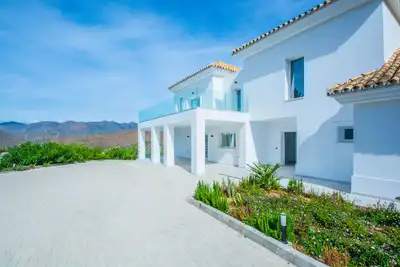 Detached house with pool for sale in La Mairena, imagen 3