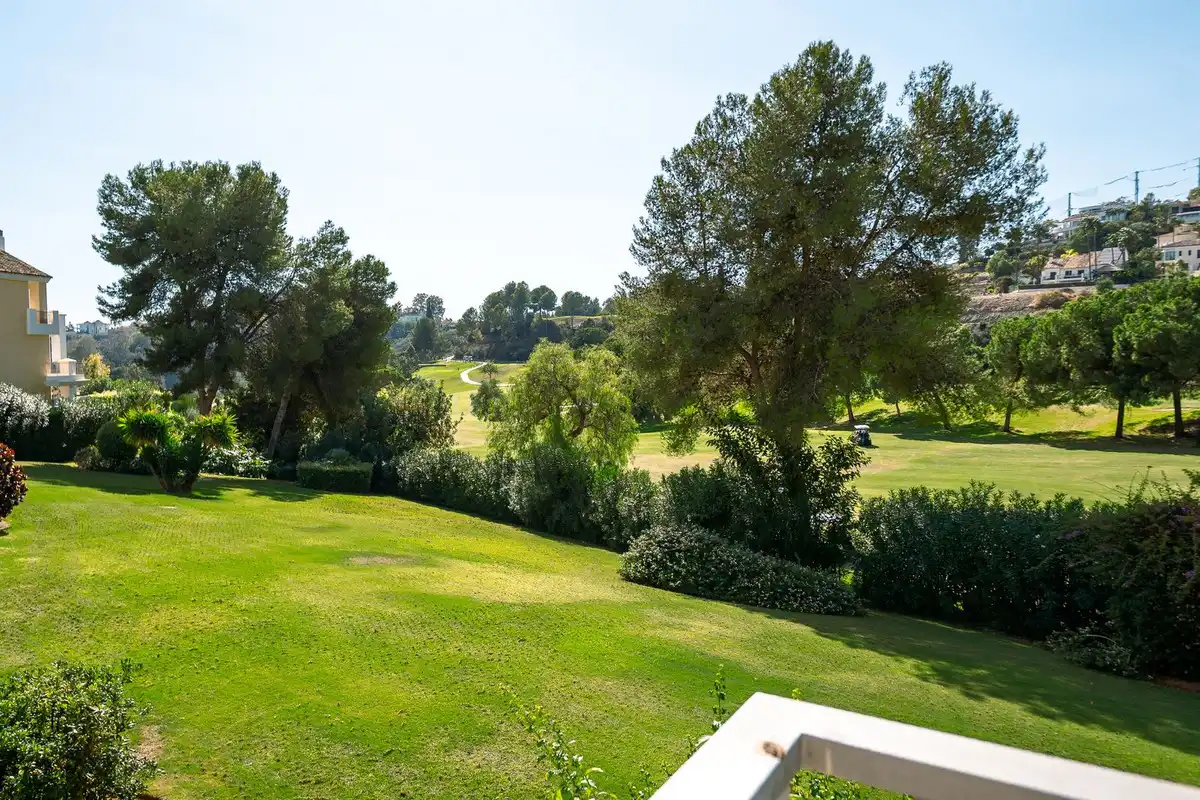 Jardí de Apartament en venda en Benahavís amb Aire condicionat, Terrassa i Alarma