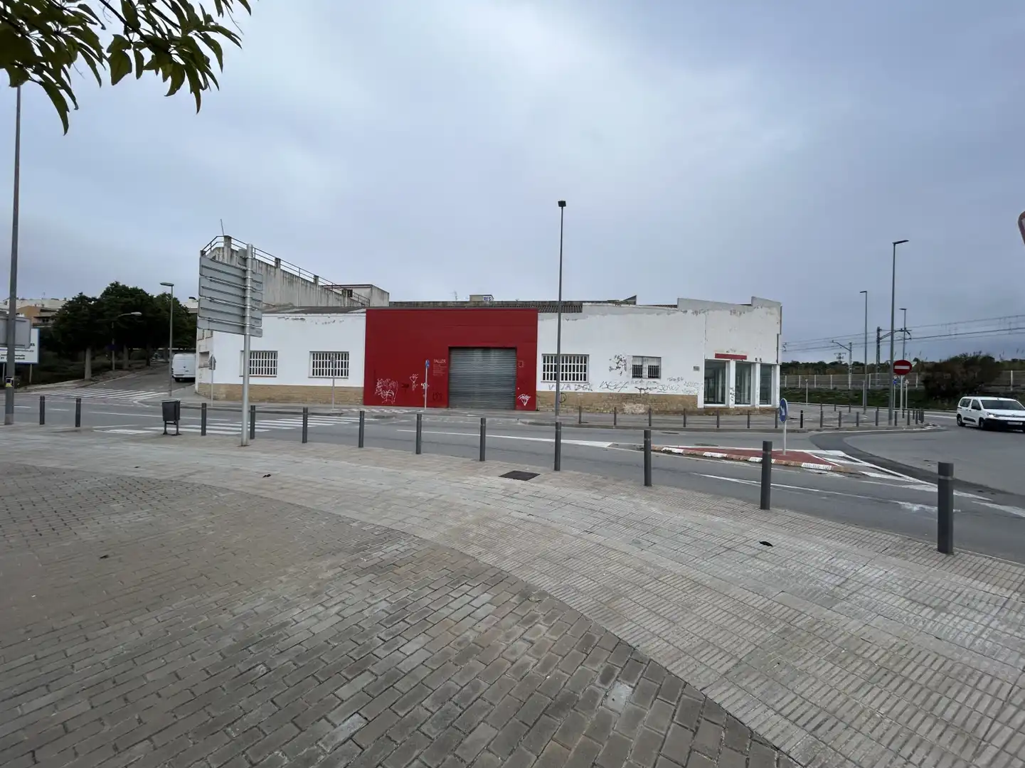Außenansicht von Fabrikhallen zur Miete in El Vendrell