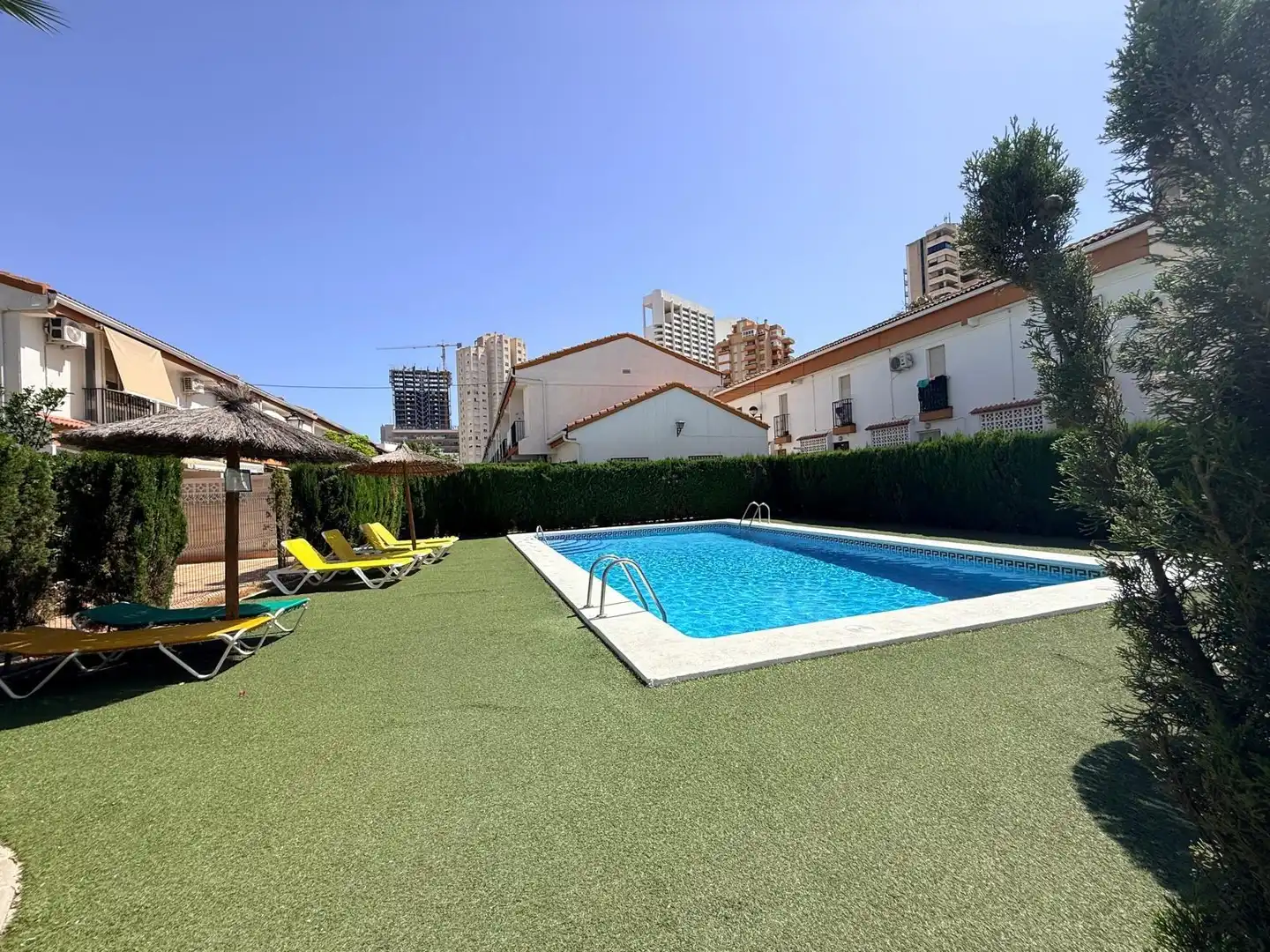 Piscina de Apartament en venda en Benidorm amb Jardí privat, Terrassa i Moblat