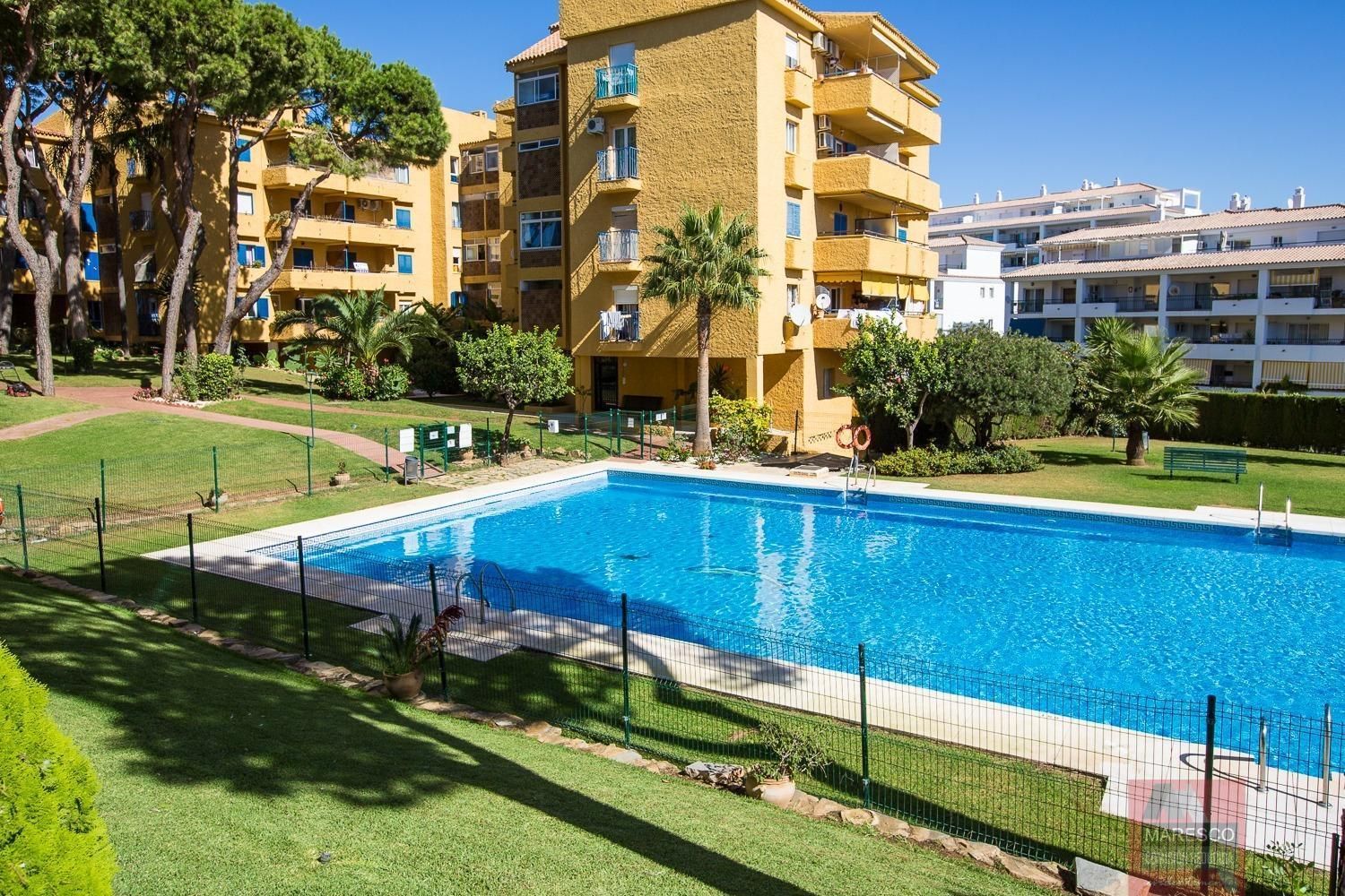 Swimming pool of Flat for sale in Mijas  with Air Conditioner, Terrace and Community pool