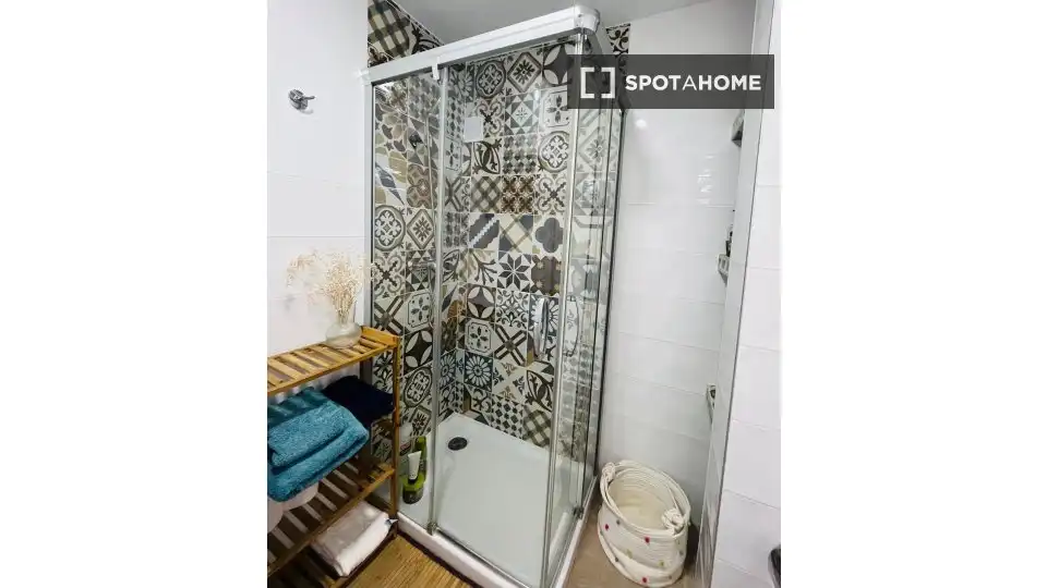 Bany de Apartament per a compartir en Alicante / Alacant amb Aire condicionat, Terrassa i Moblat
