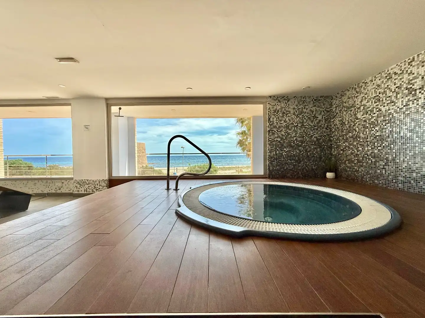 Piscina de Ático en venta en La Manga del Mar Menor con Aire acondicionado, Terraza y Trastero