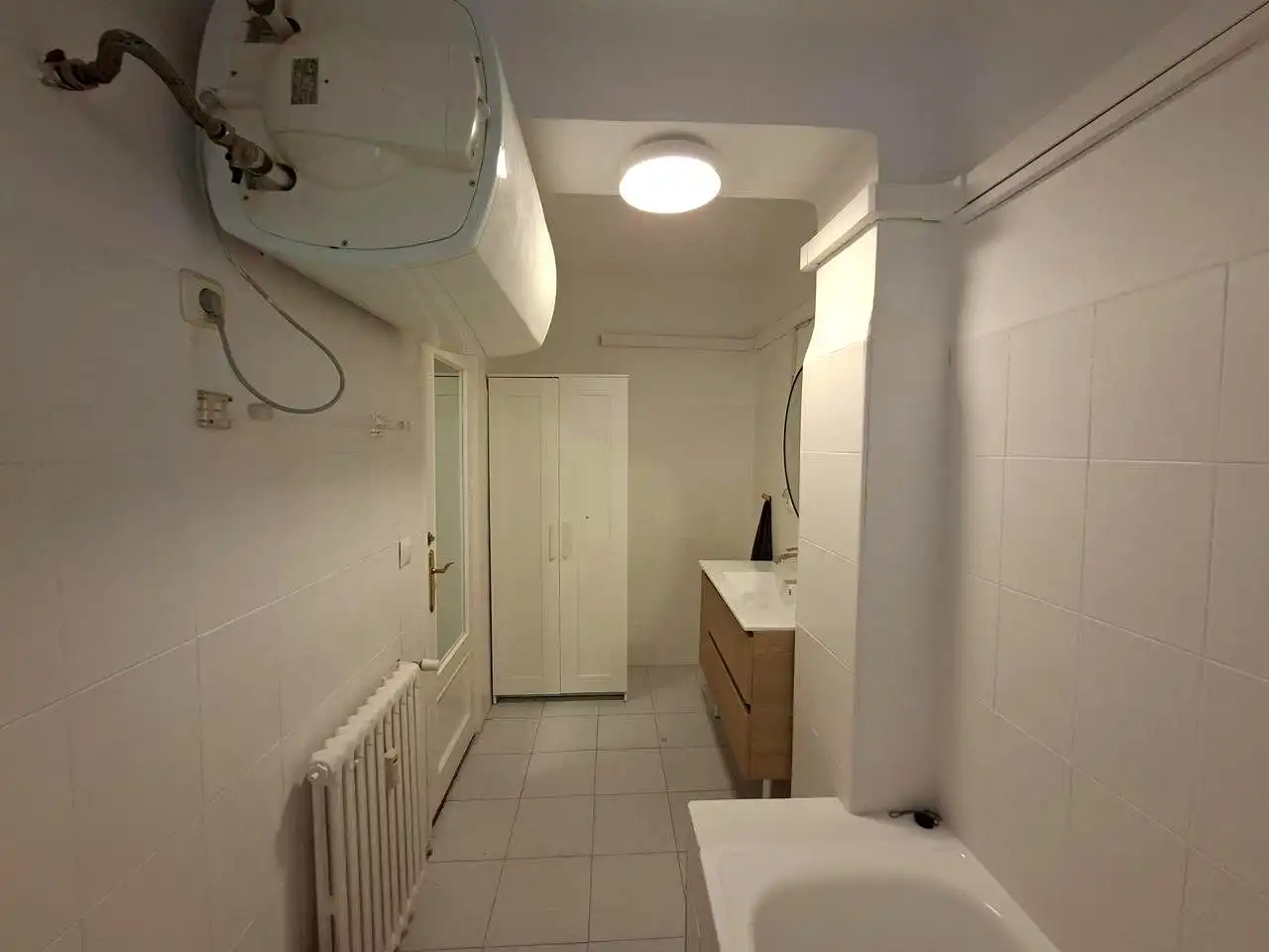 Bathroom of Office for rent in Madrid  with Air Conditioner, Heating and Storage room
