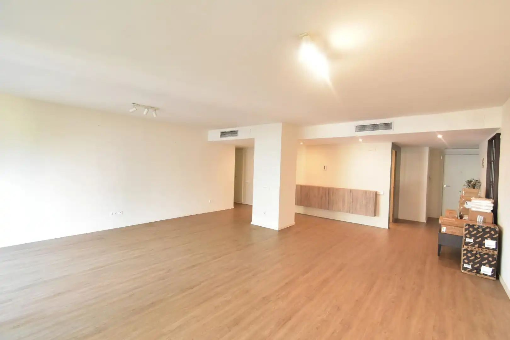 Living room of Flat for rent in Barcelona  with Air Conditioner, Heating and Parquet flooring