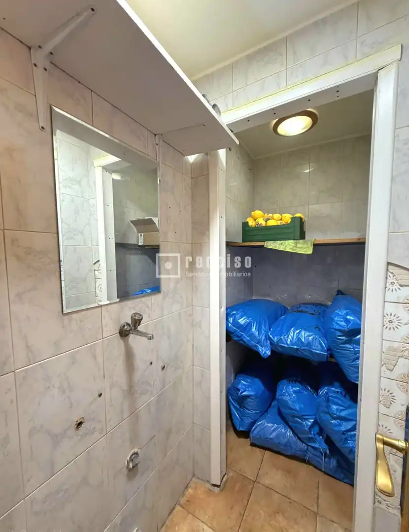 Baño de Local en venta en Alcalá de Henares con Terraza y Alarma