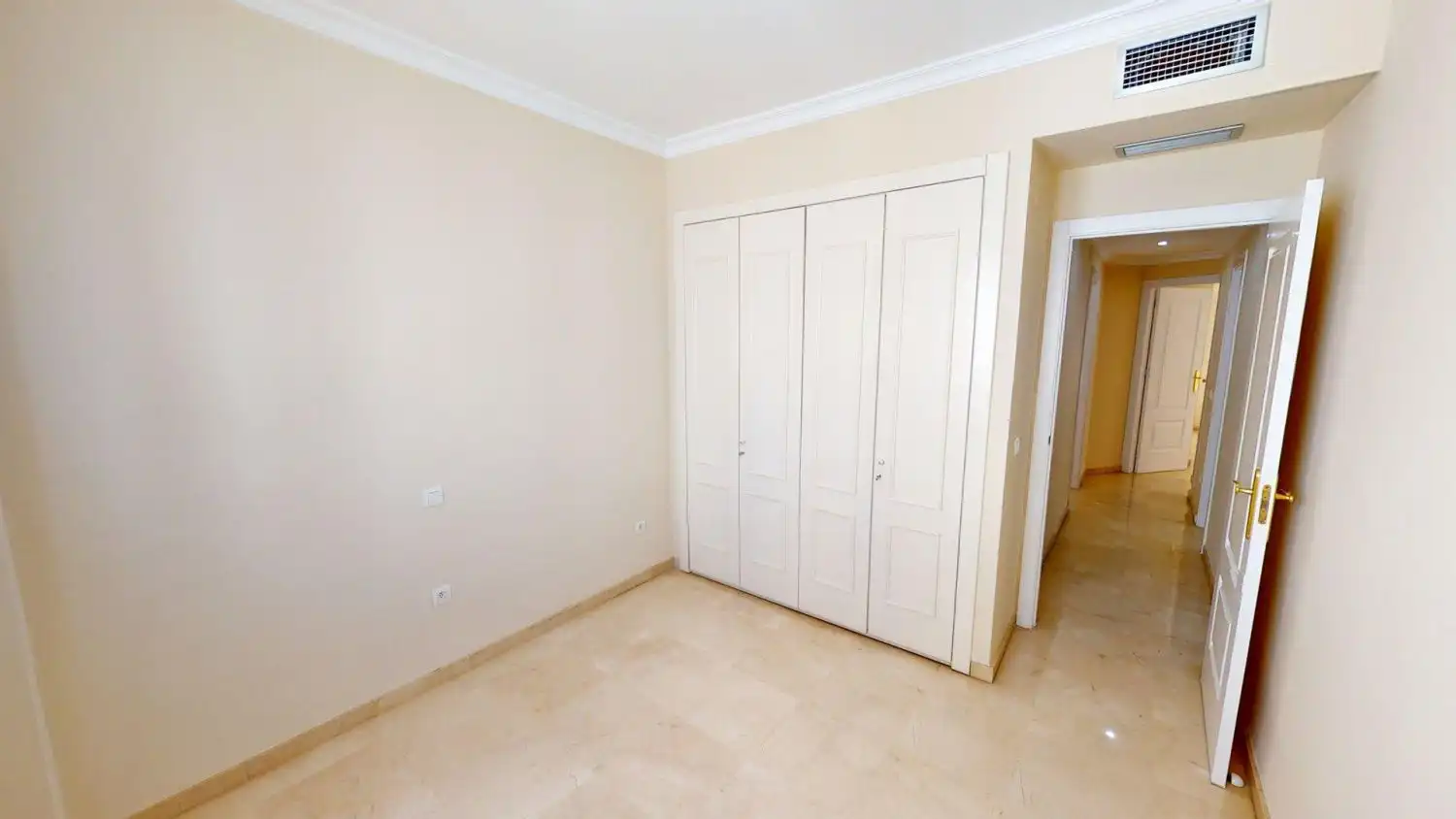 Flat for rent in Sevilla  with Air Conditioner, Heating and Storage room