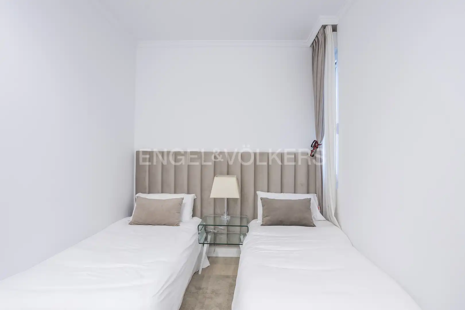 Bedroom of Flat for sale in Madrid  with Air Conditioner, Heating and Storage room