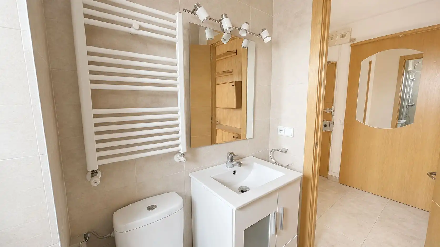Baño de Apartamento en venta en Madrid