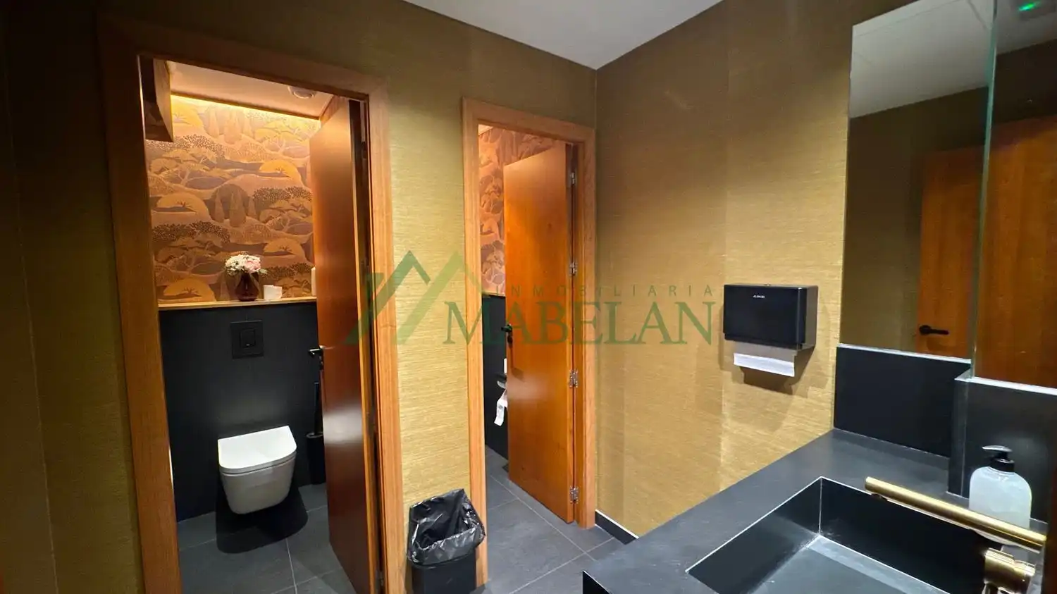 Baño de Oficina de alquiler en Madrid con Calefacción