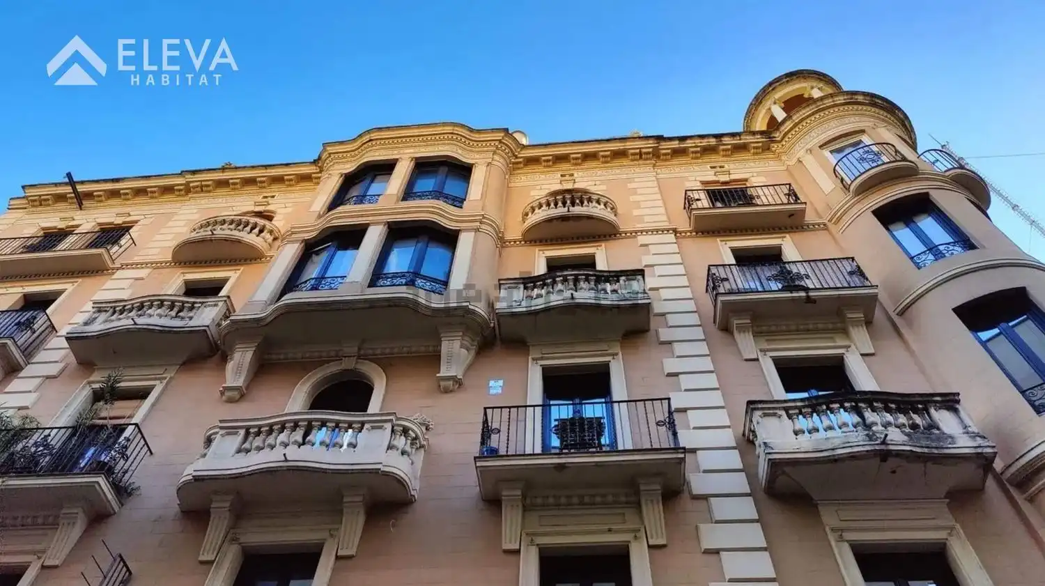 Vista exterior de Edificio en venta en Lleida