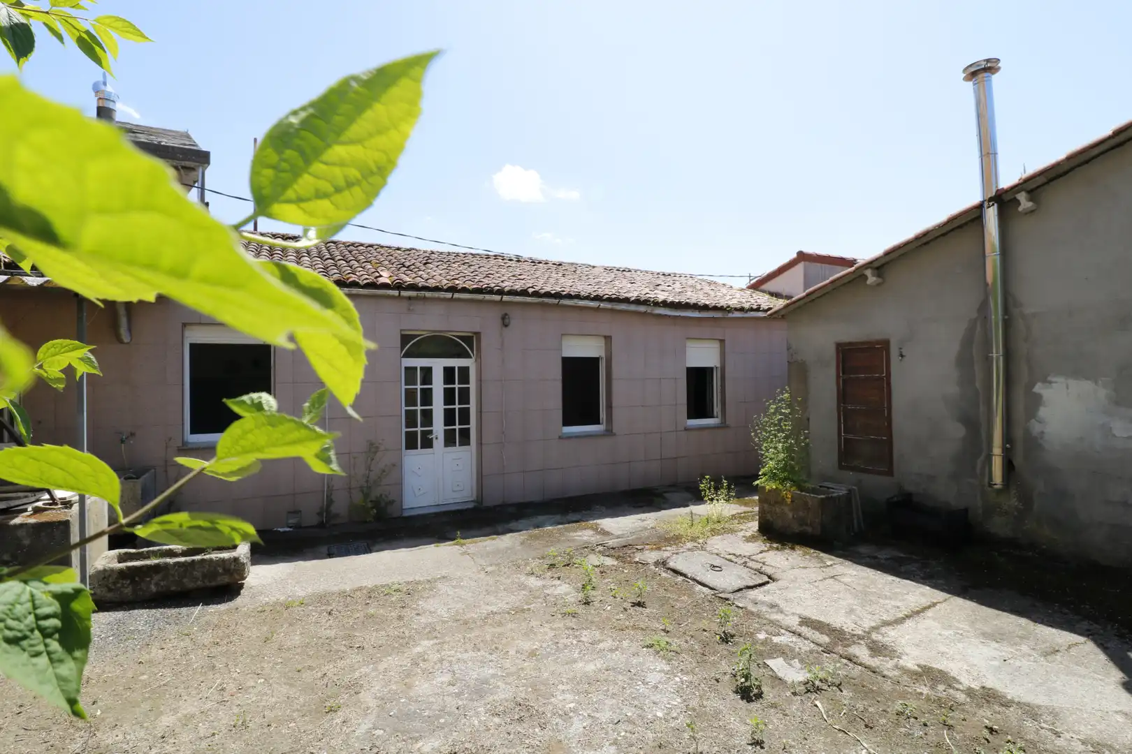 Vista exterior de Casa adosada en venta en Curtis con Calefacción, Jardín privado y Amueblado