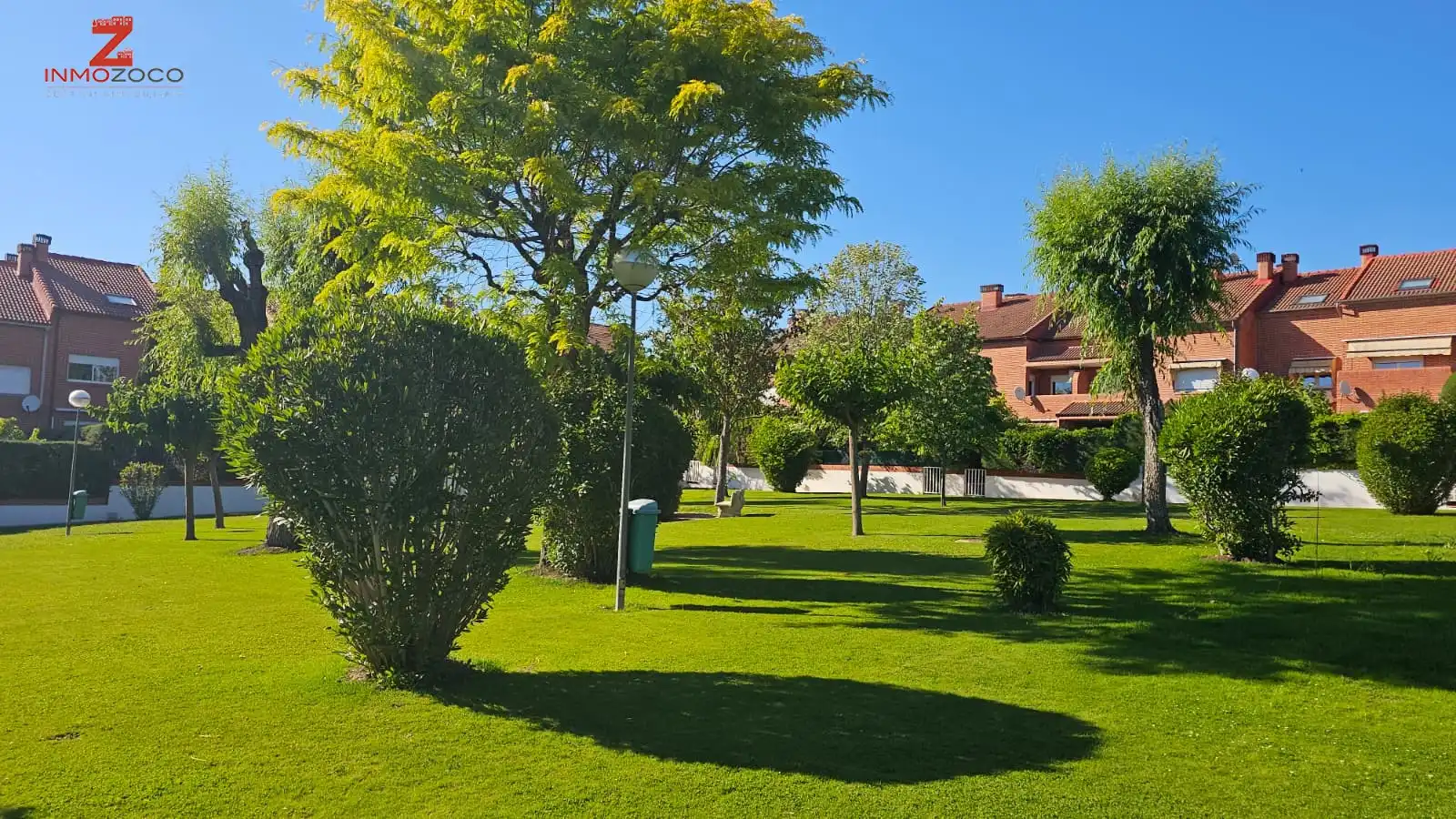 Jardí de Casa adosada en venda en Las Rozas de Madrid amb Aire condicionat, Calefacció i Jardí privat