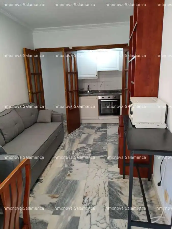 Cuina de Apartament de lloguer en Salamanca amb Calefacció, Terrassa i Moblat