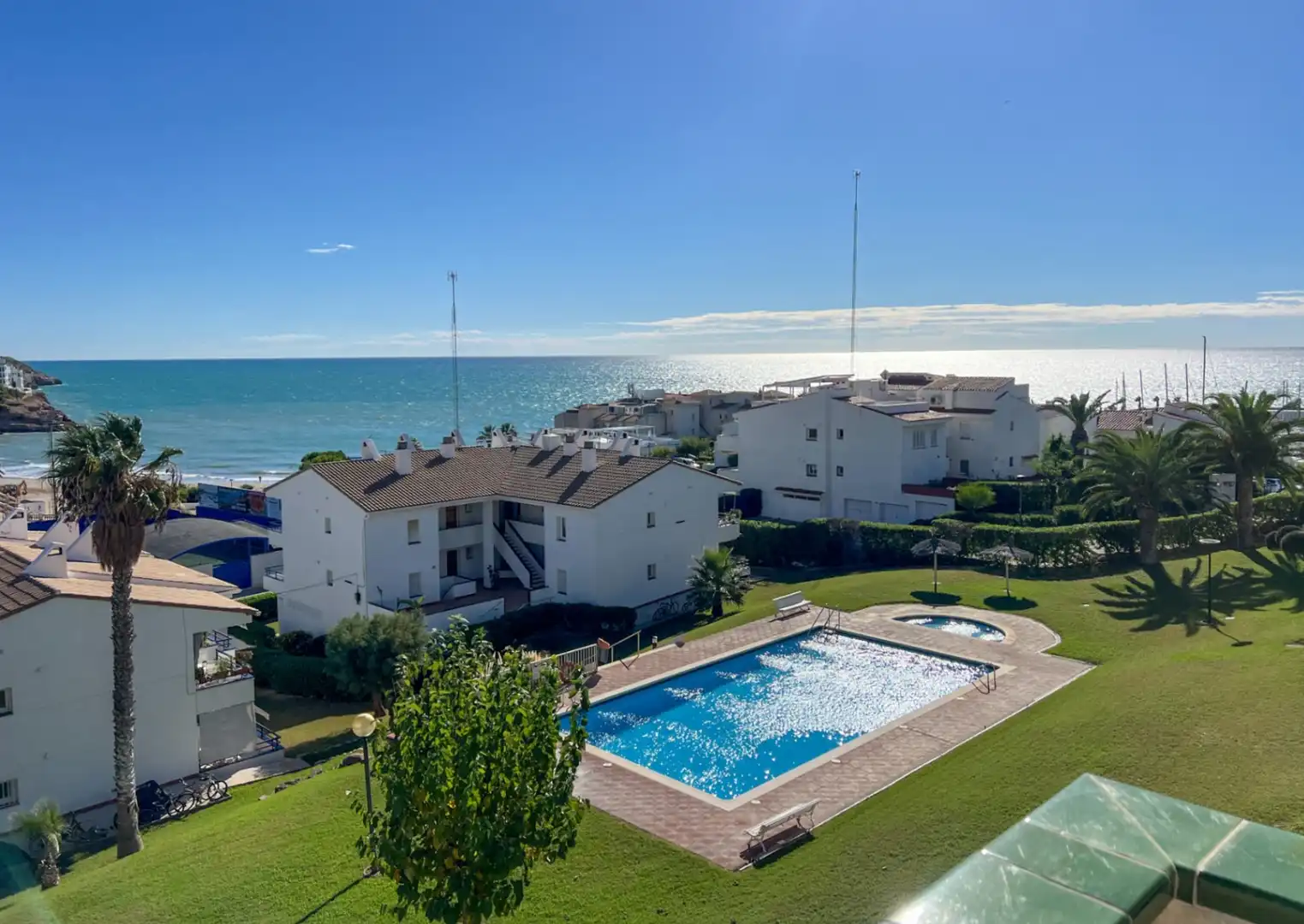 Vista exterior de Pis en venda en Sitges amb Aire condicionat, Calefacció i Jardí privat