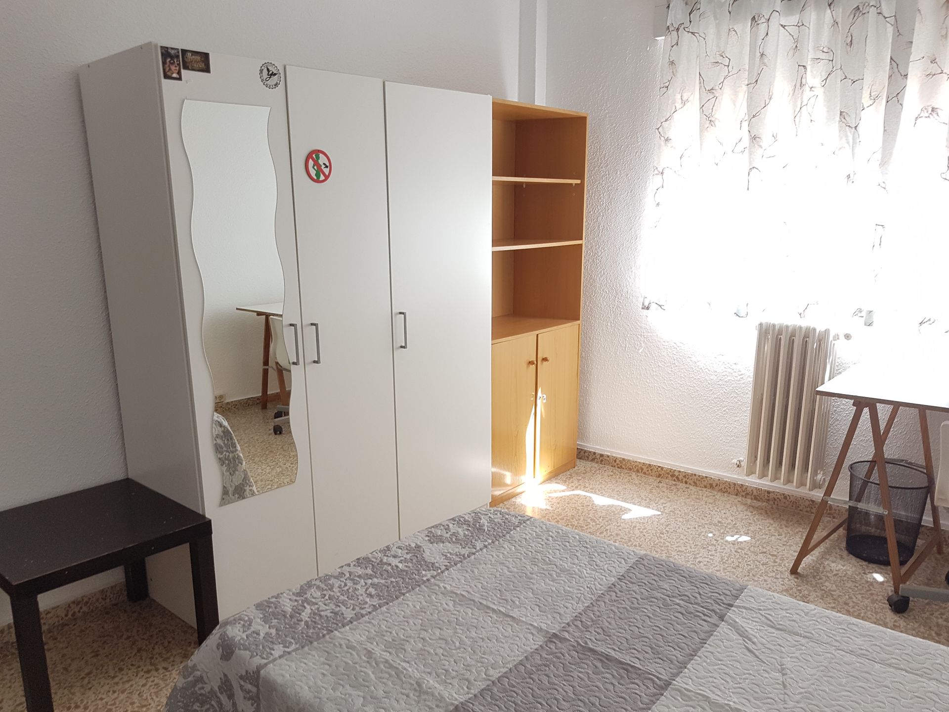 Habitación de Piso de alquiler en  Granada Capital con Calefacción, Amueblado y Horno