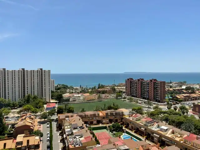 Vista exterior de Piso de alquiler en Alicante / Alacant con Terraza, Amueblado y Internet
