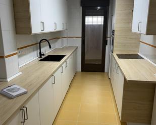 Küche von Wohnung miete in Magán mit Heizung, Terrasse und Abstellraum