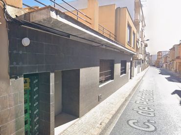 Casa con balcone in vendita a Carrer de Pedralba 38
