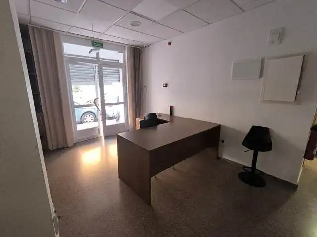 Business premises to rent in Carrer Nou d'Octubre, imagen 4