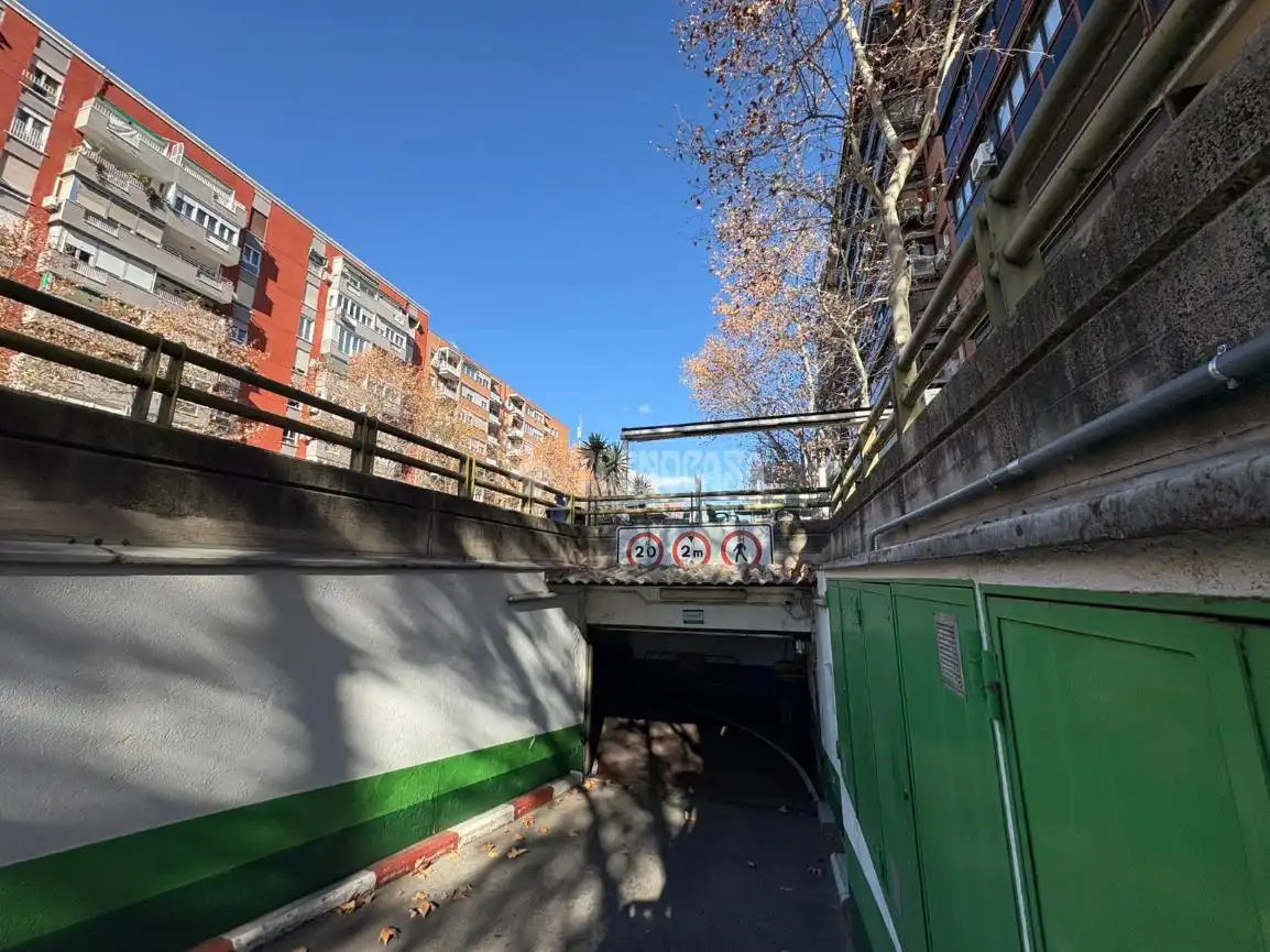 Exterior view of Garage for sale in Madrid