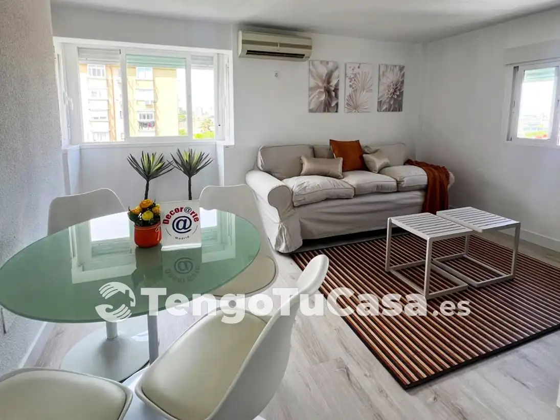 Living room of Flat for sale in Madrid  with Air Conditioner, Furnished and Oven