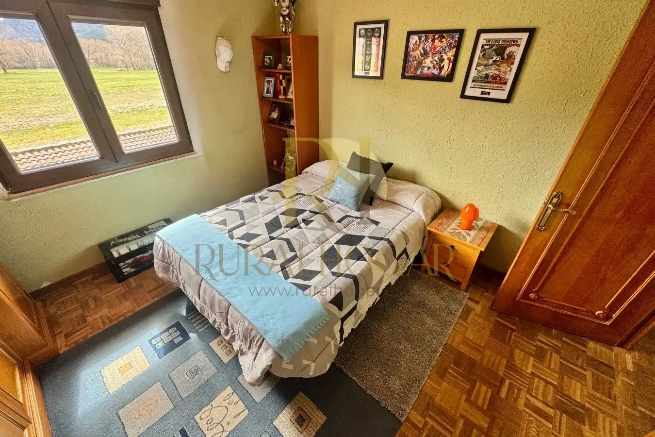 Bedroom of Commercial properties for sale in Villamanín  with Heating, Terrace and Furnished