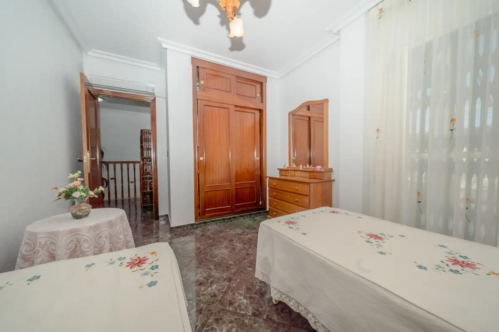 Dormitori de Casa adosada en venda en San Pedro del Pinatar amb Aire condicionat, Jardí privat i Terrassa