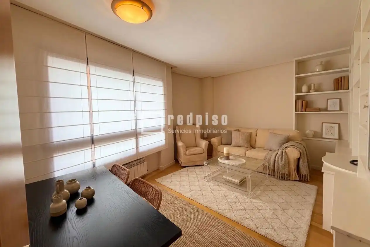 Wohnzimmer von Wohnung zur Miete in Madrid mit Schwimmbad