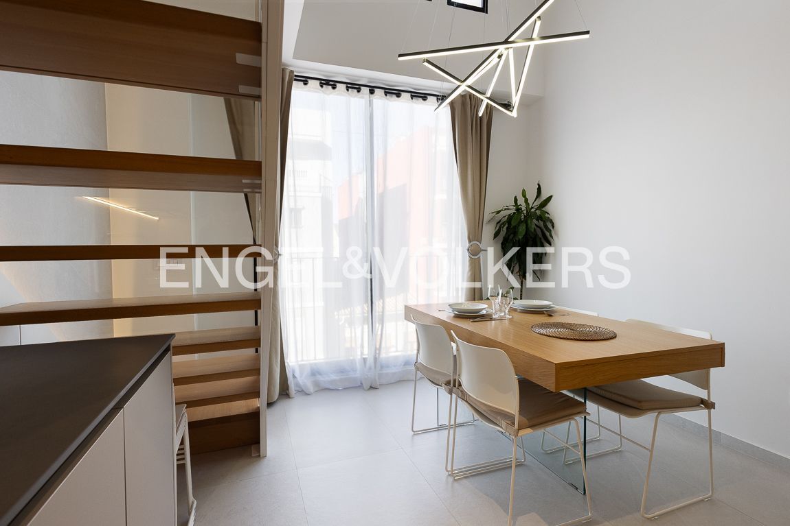 Menjador de Dúplex de lloguer en  Valencia Capital amb Aire condicionat, Calefacció i Terrassa