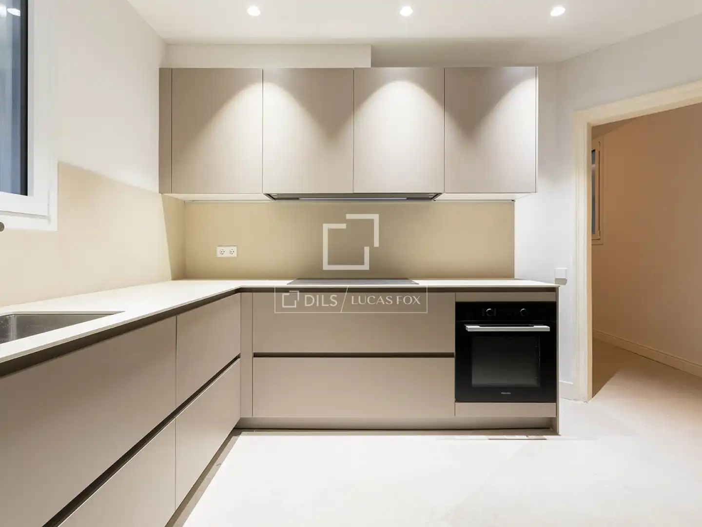 Kitchen of Flat for sale in Barcelona  with Air Conditioner, Heating and Parquet flooring
