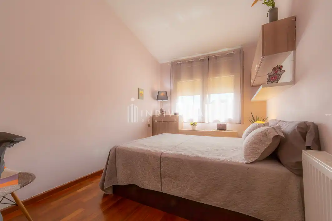 Dormitori de Casa o xalet en venda en Santa Eulàlia de Ronçana amb Aire condicionat, Calefacció i Jardí privat