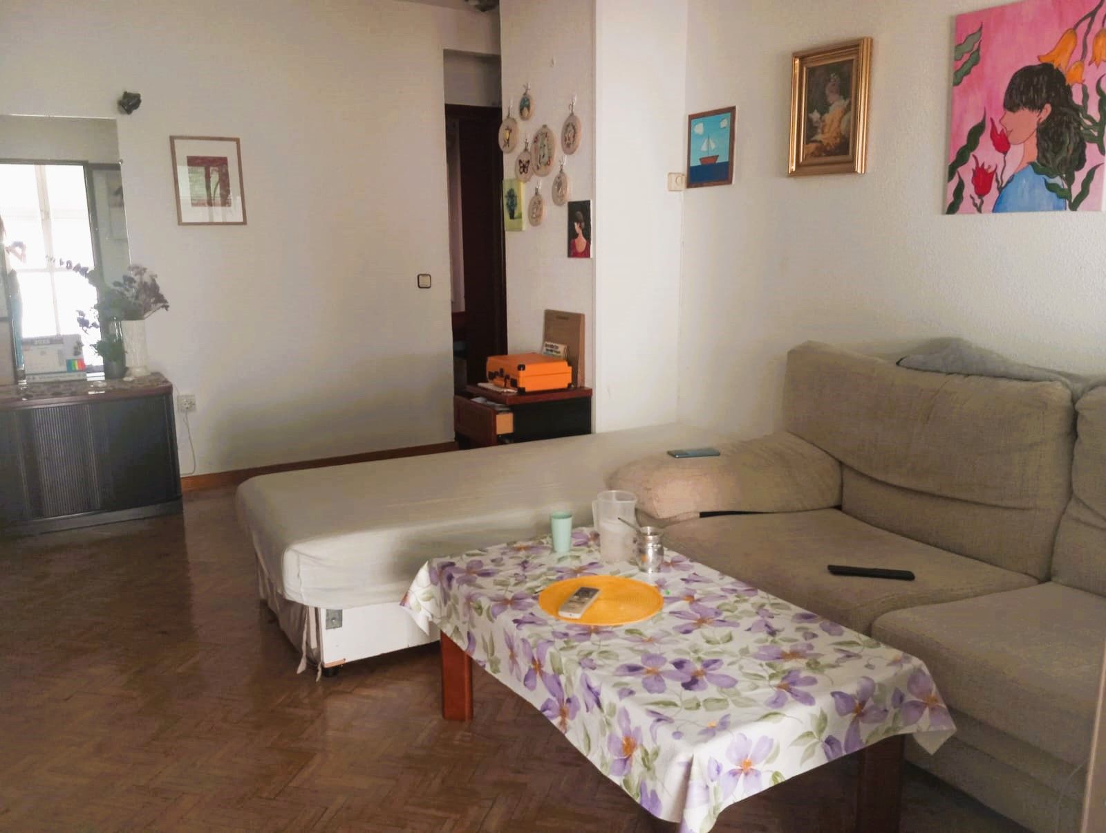 Living room of Flat for sale in  Madrid Capital  with Air Conditioner, Heating and Parquet flooring