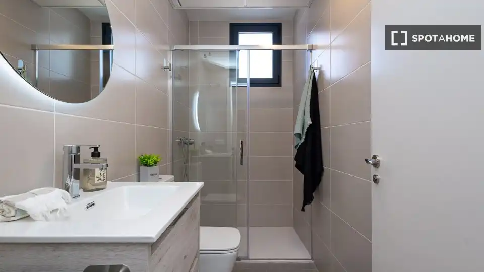 Baño de Piso de alquiler en Valencia con Aire acondicionado, Calefacción y Amueblado