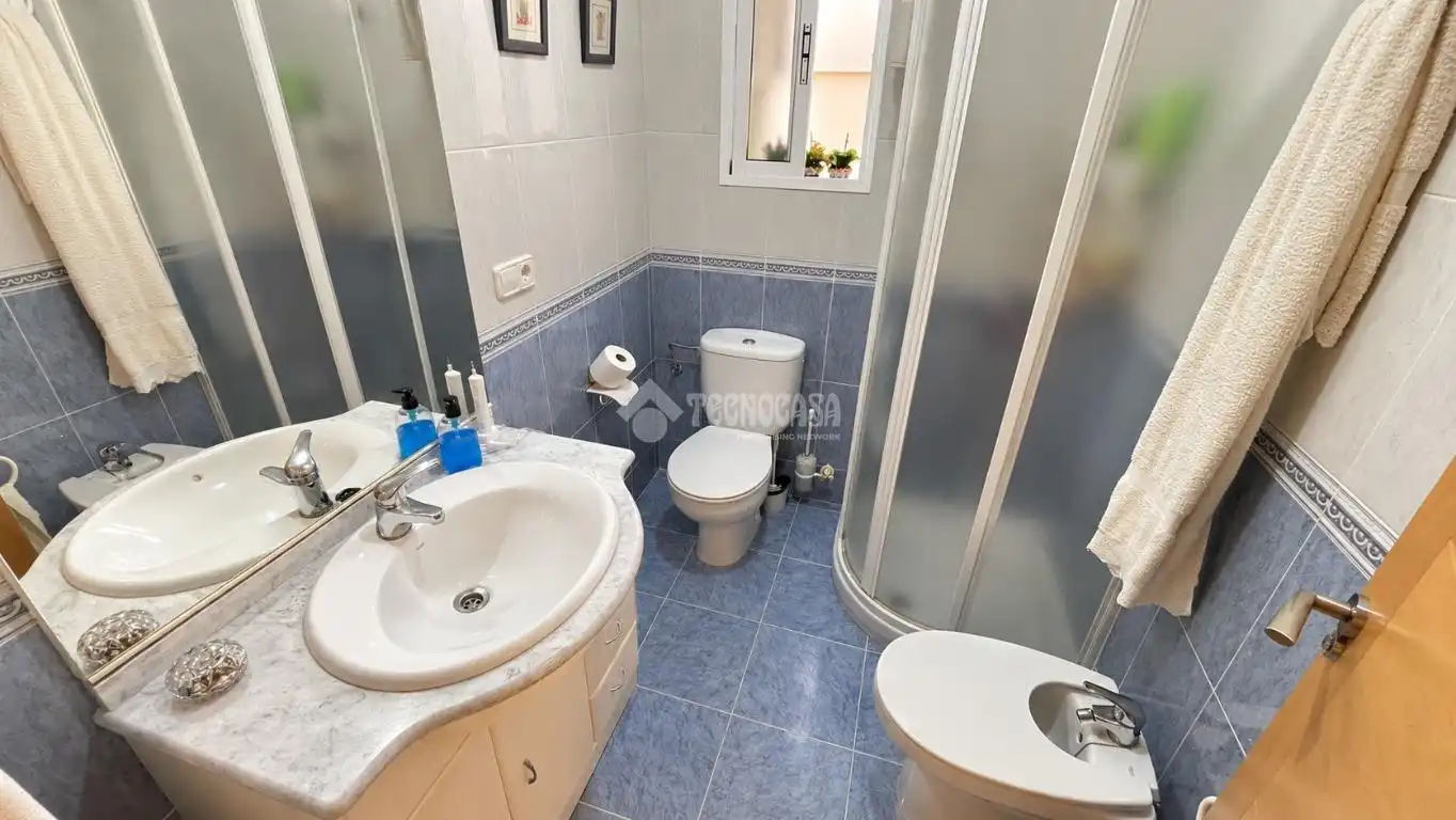 Baño de Piso en venta en Valencia con Aire acondicionado y Balcón