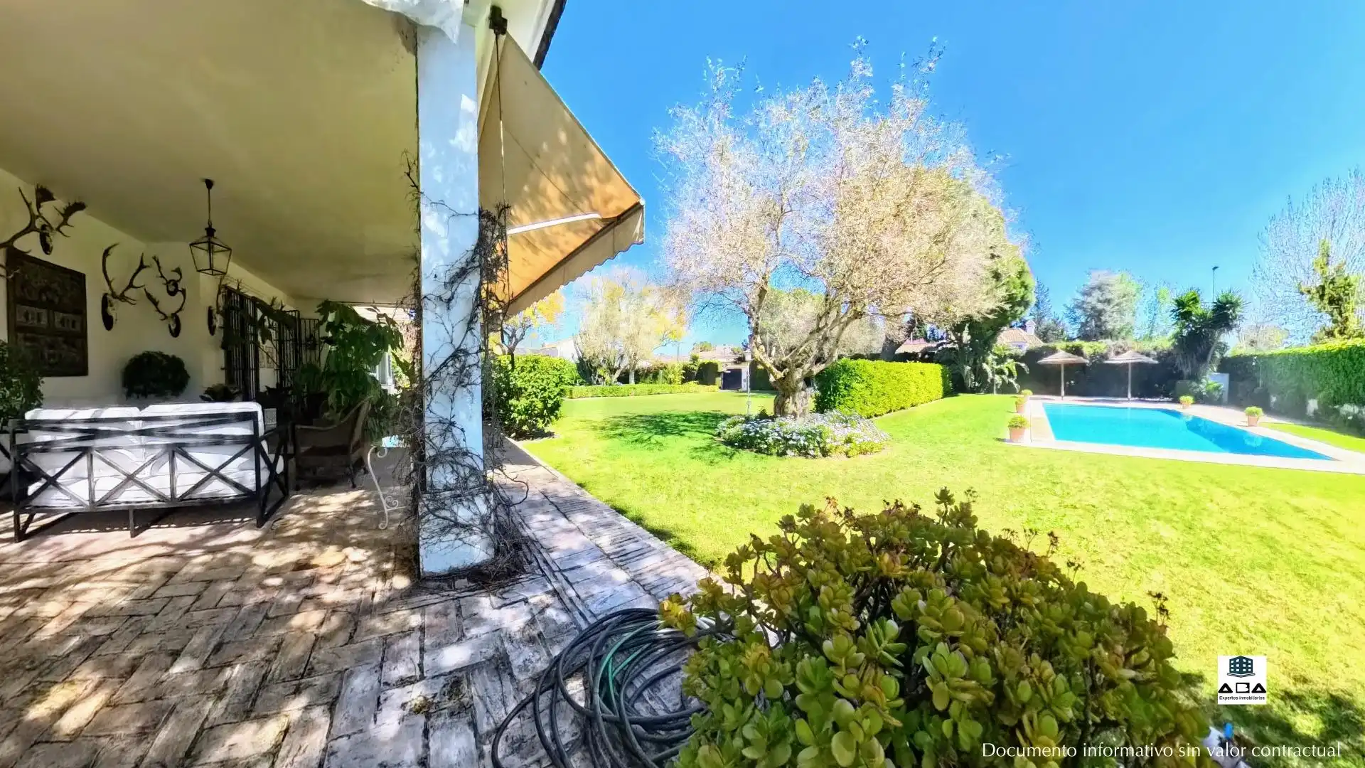 Jardí de Casa o xalet en venda en Jerez de la Frontera amb Aire condicionat, Calefacció i Jardí privat