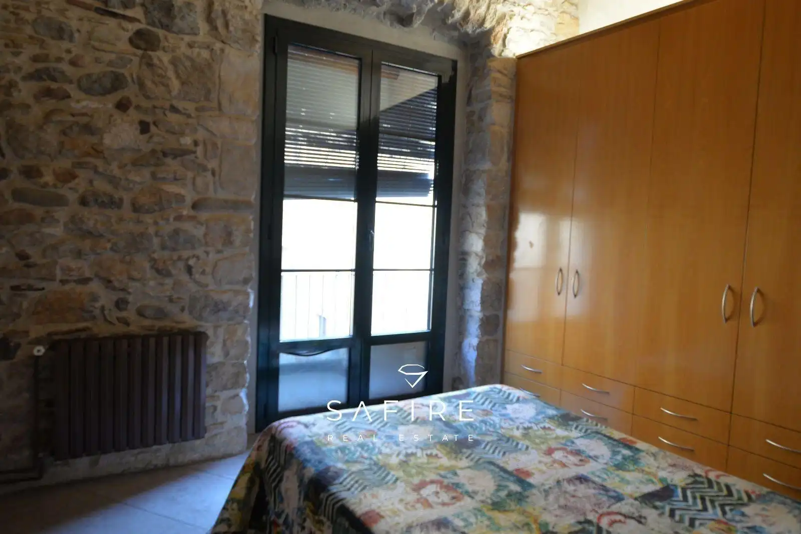 Dormitori de Pis de lloguer en Girona amb Calefacció, Moblat i Balcó