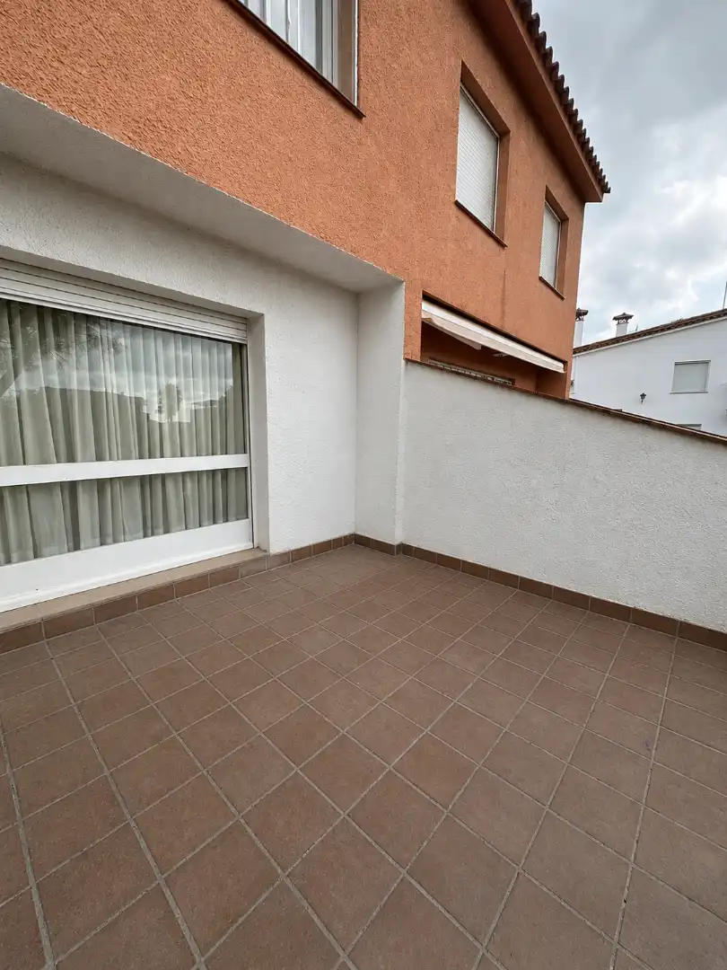 Terraza de Casa adosada en venta en Botarell con Jardín privado, Parquet y Amueblado