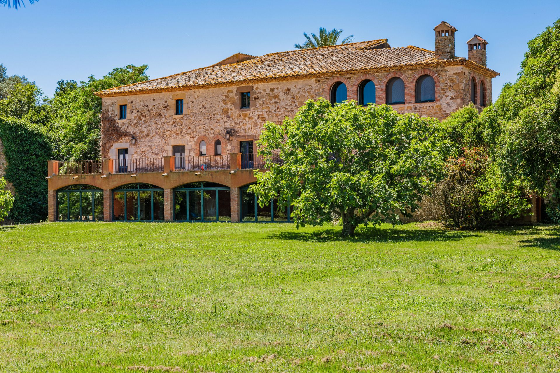 Vista exterior de Finca rústica en venda en Parlavà amb Aire condicionat, Jardí privat i Terrassa