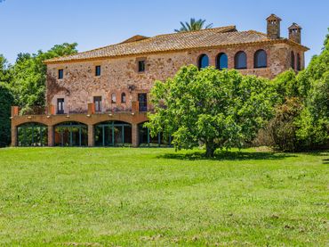 Casa rústica con piscina en venta en Carrer Procesion