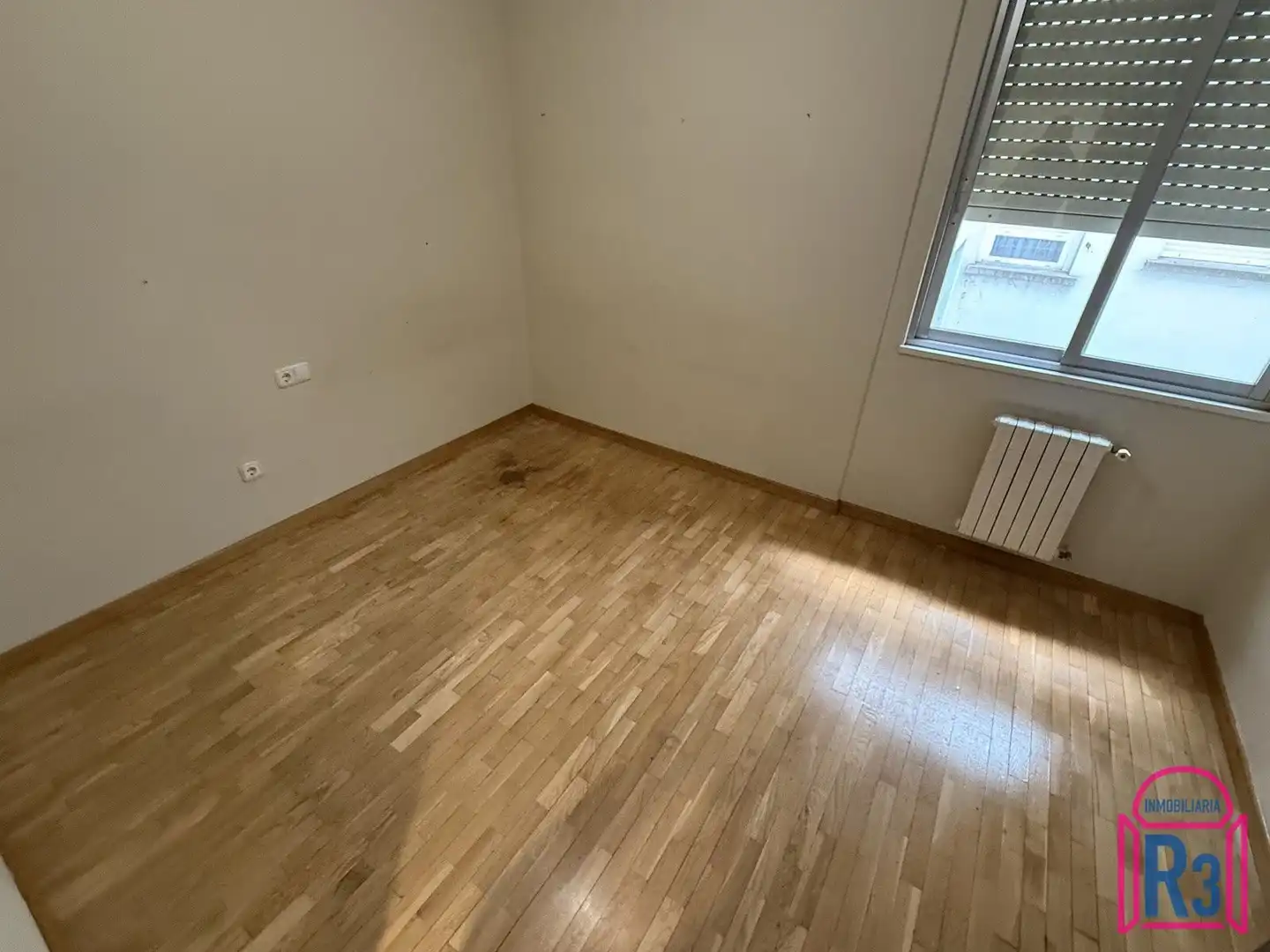 Schlafzimmer von Wohnung zur Miete in León Capital  mit Heizung, Terrasse und Abstellraum