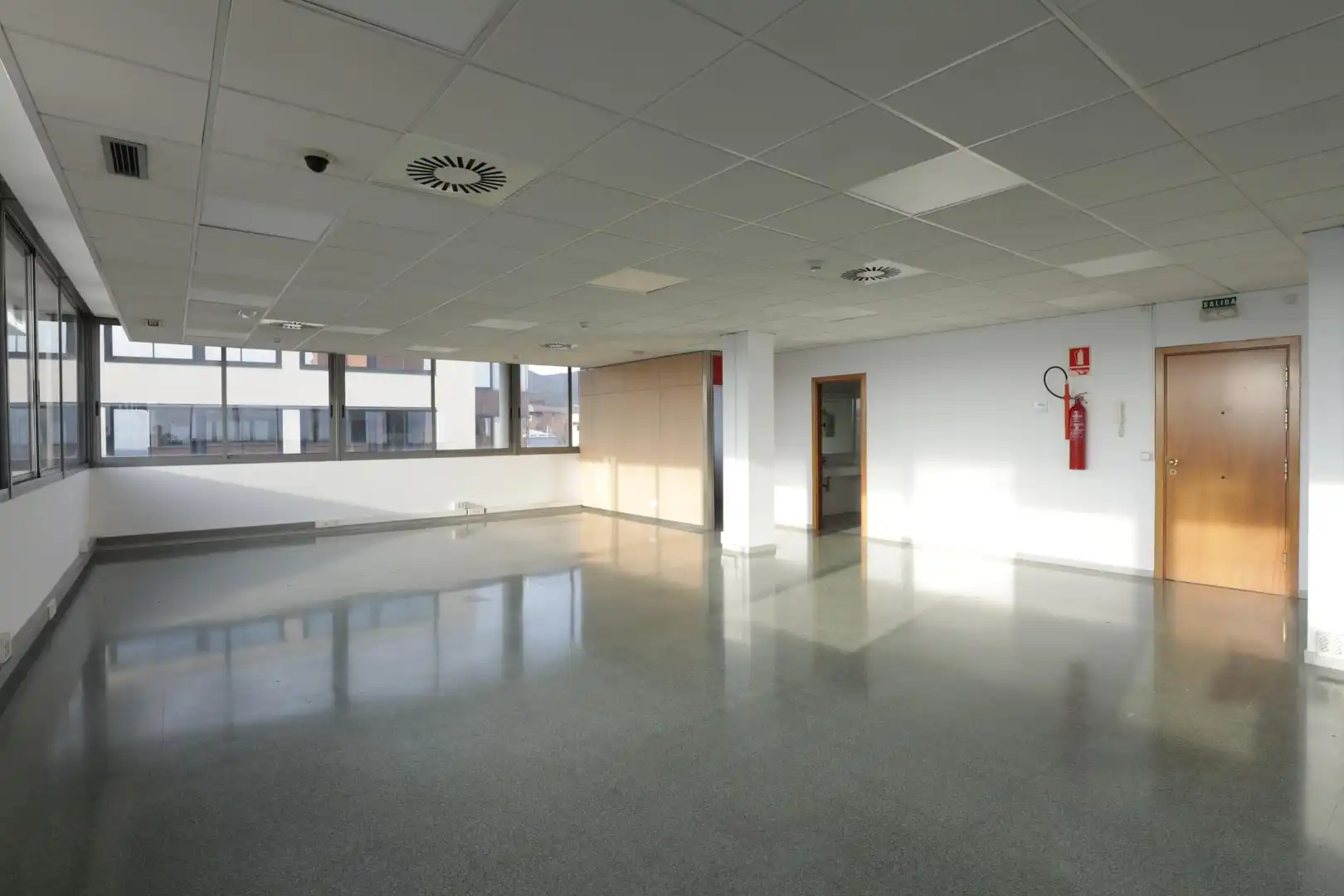 Oficina amb ascensor de lloguer a Mas Lluí - Els Miralls