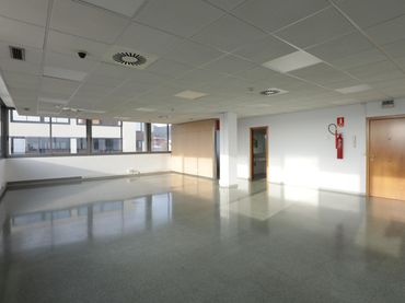 Oficina amb ascensor de lloguer a Mas Lluí - Els Miralls
