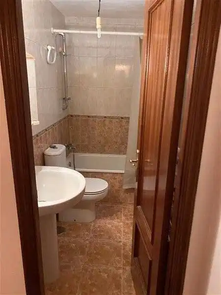 Badezimmer von Wohnung zur Miete in Ribadavia mit Heizung und Abstellraum