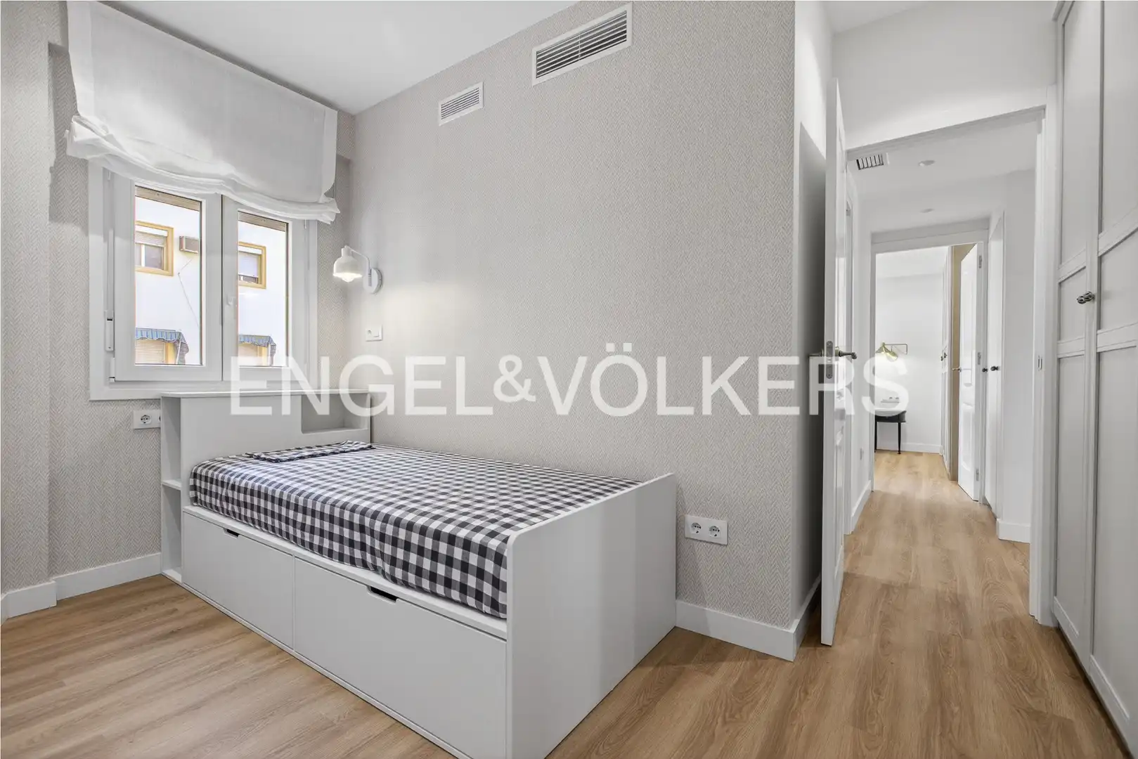 Bedroom of Flat for sale in Sevilla  with Heating, Parquet flooring and Terrace
