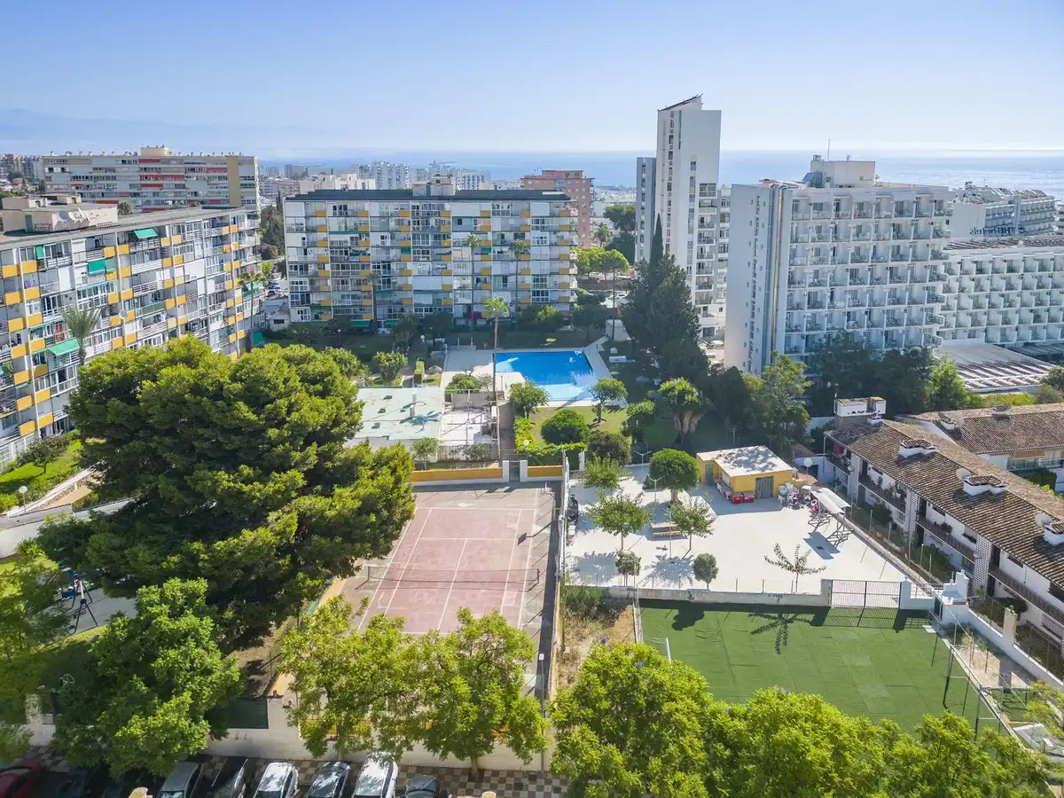 Vista exterior de Apartamento de alquiler en Benalmádena con Aire acondicionado y Piscina comunitaria