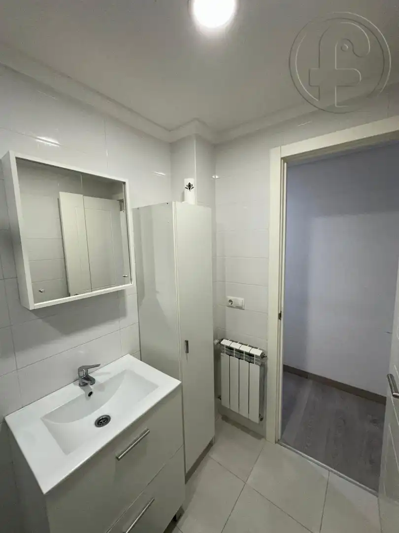 Baño de Piso de alquiler en Santander con Calefacción, Parquet y Amueblado