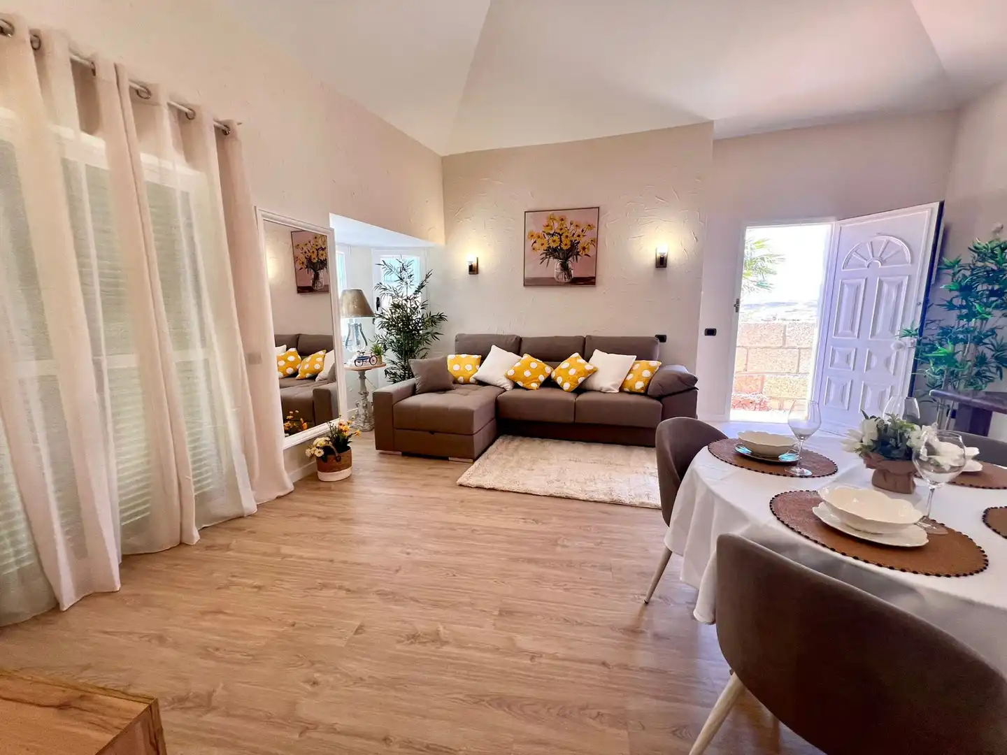 Detached homes for sale in Calle los Prismas, Arico