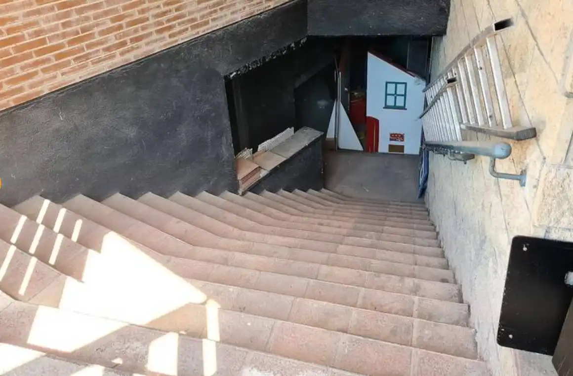 Local comercial en venda a Avenida de Atenas, imagen 2